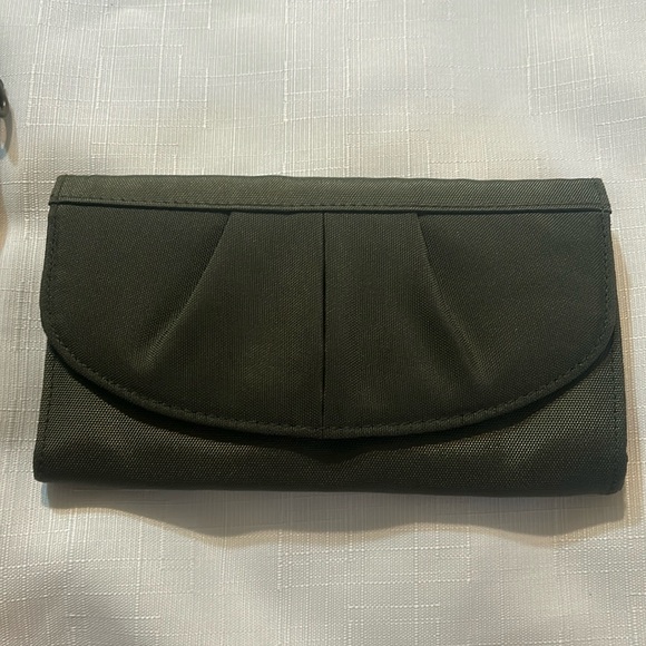 Travelon RFID Anti-theft Purse and Wallet - Picture 5 of 16